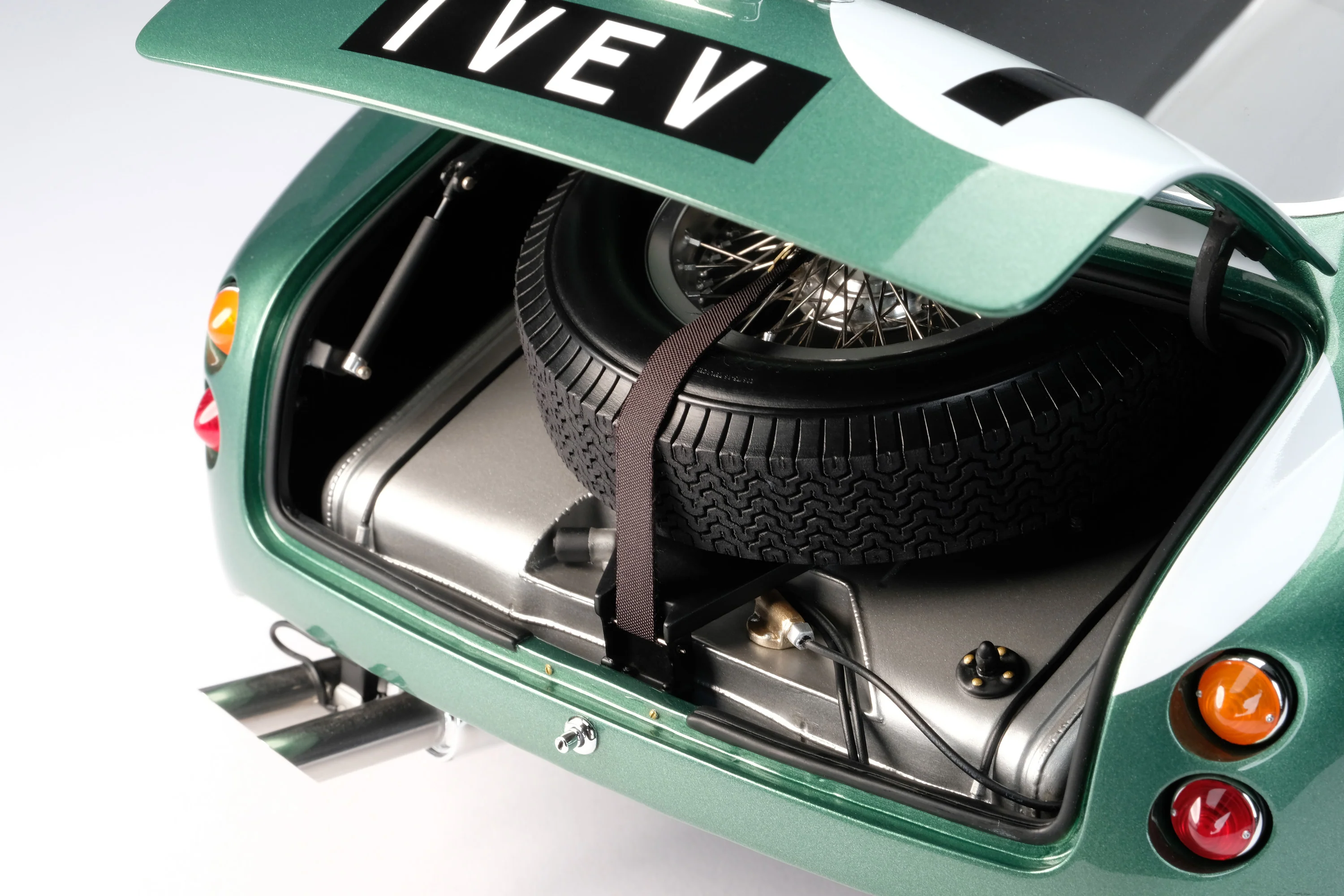 Aston Martin DB4 GT Zagato - 1961 Goodwood TT - Salvadori - Image 23
