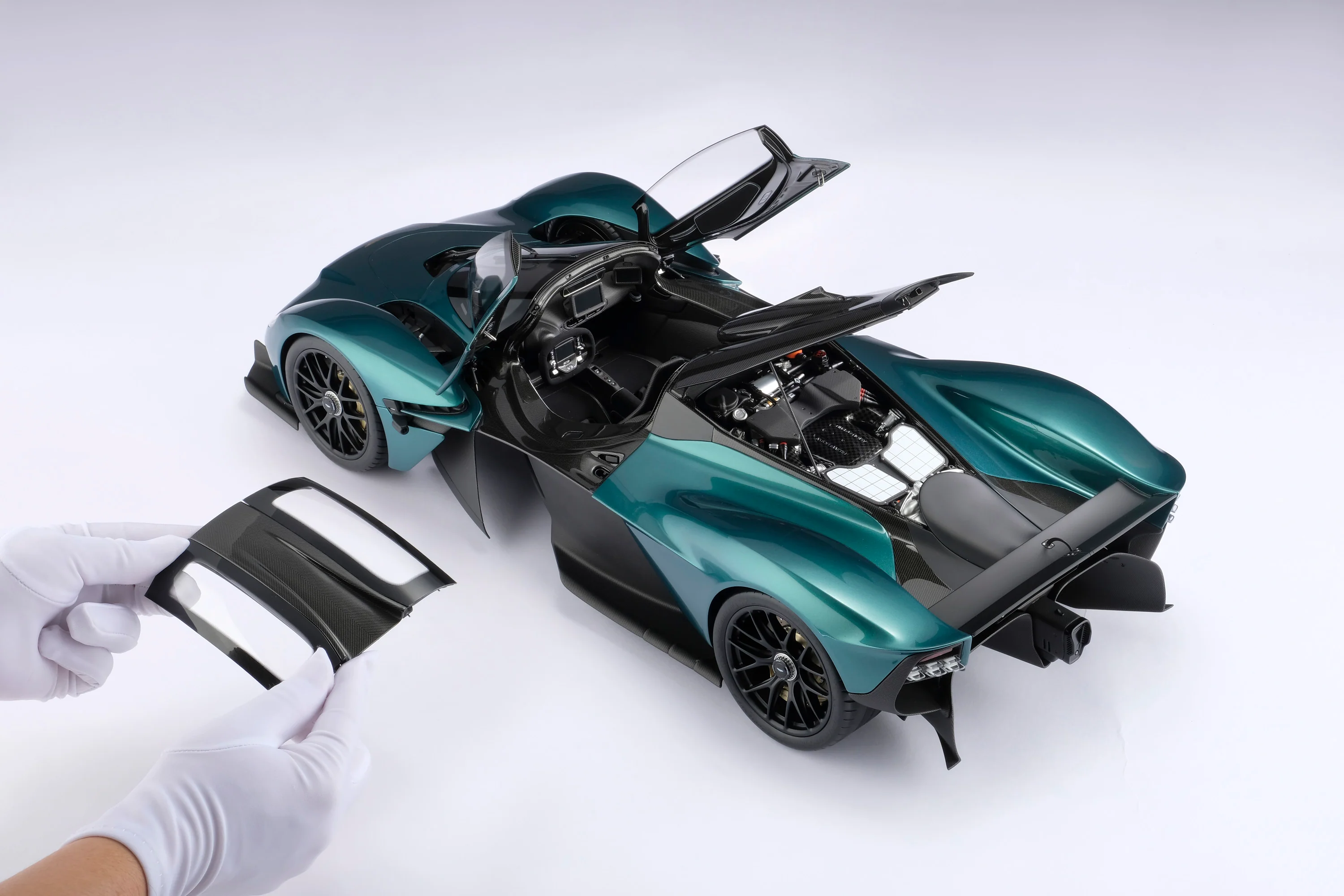 Aston Martin Valkyrie Spider (2023) - Image 13