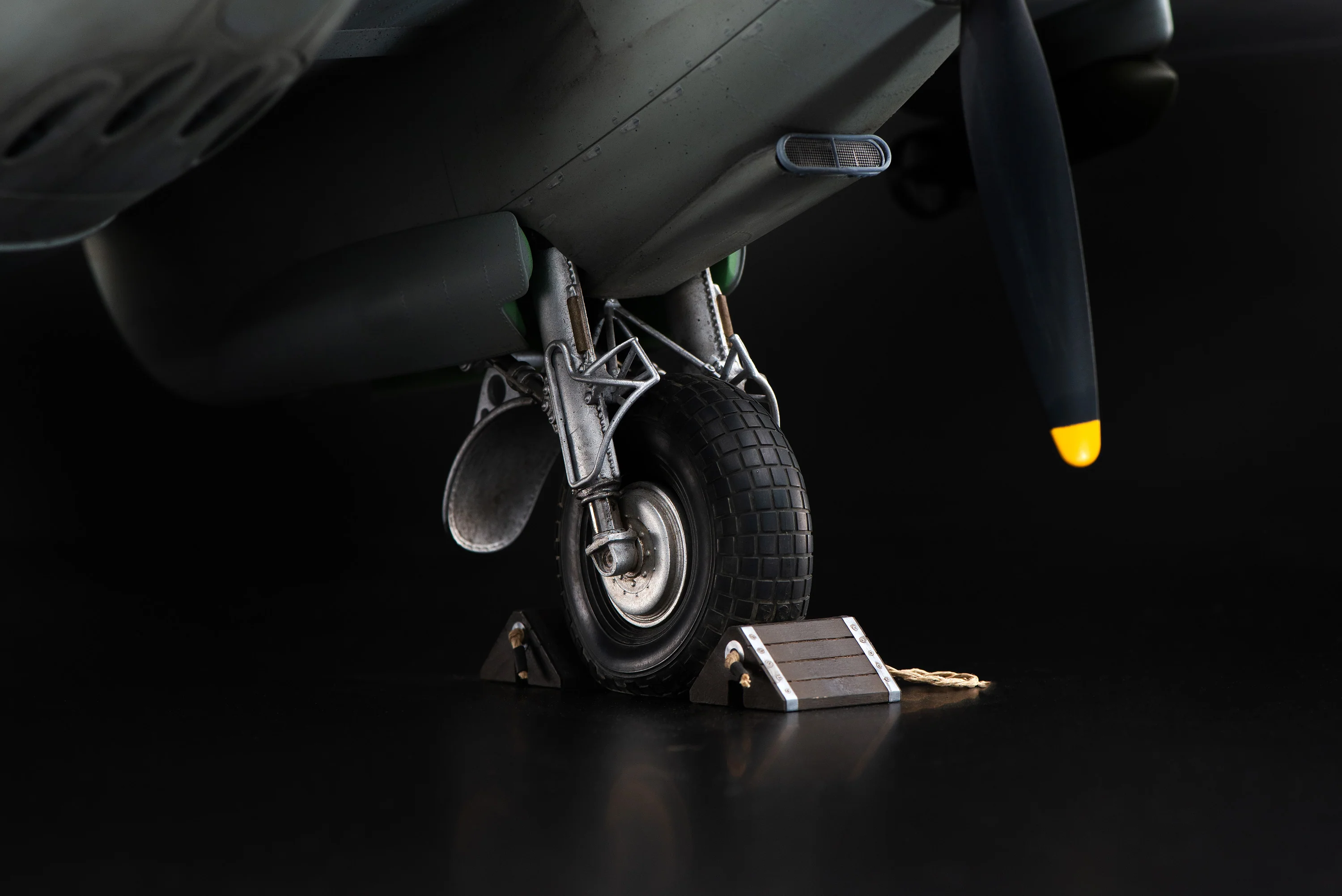 DH.98 Mosquito - FB.VI HX922 - Image 24