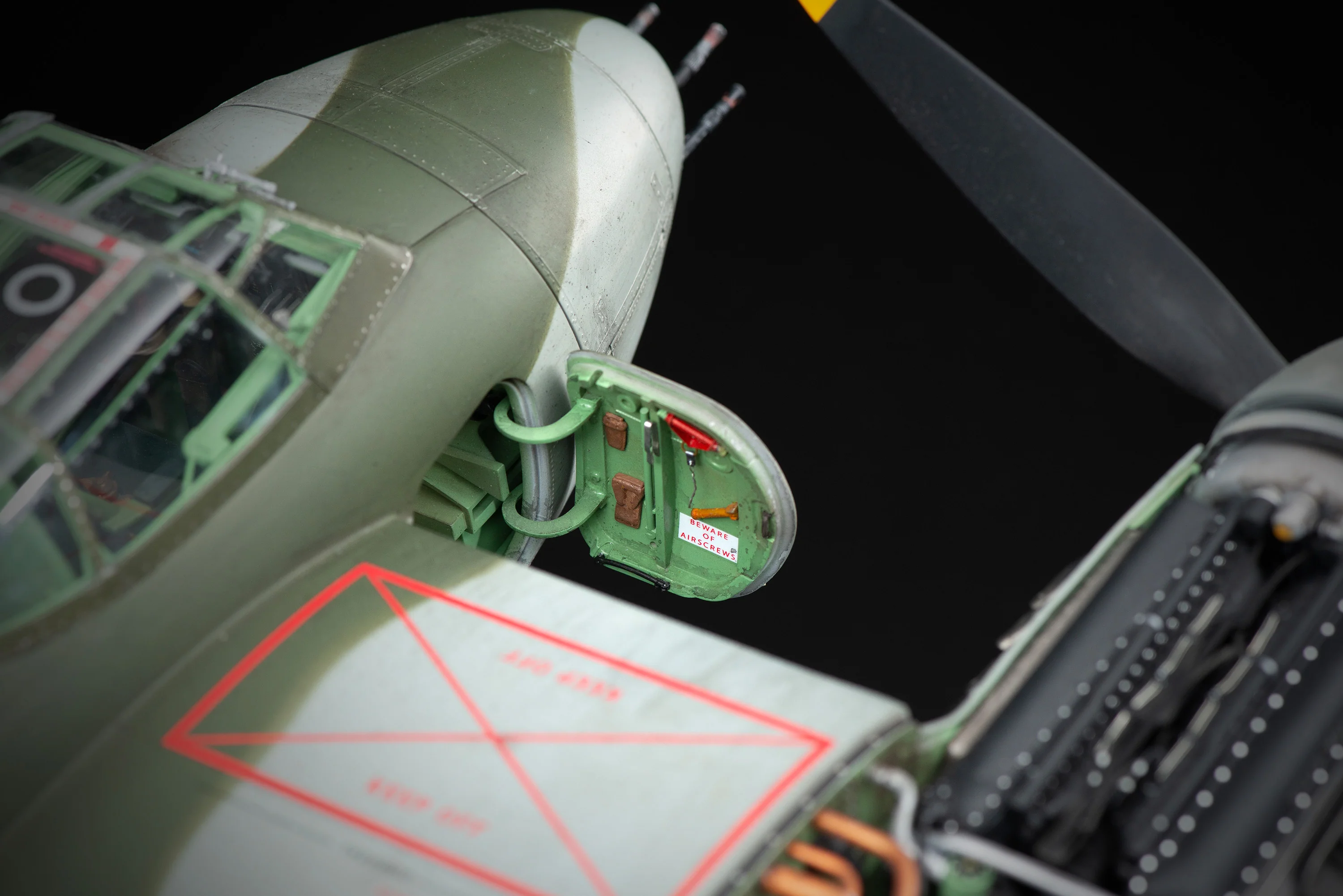 DH.98 Mosquito - FB.VI HX922 - Image 28