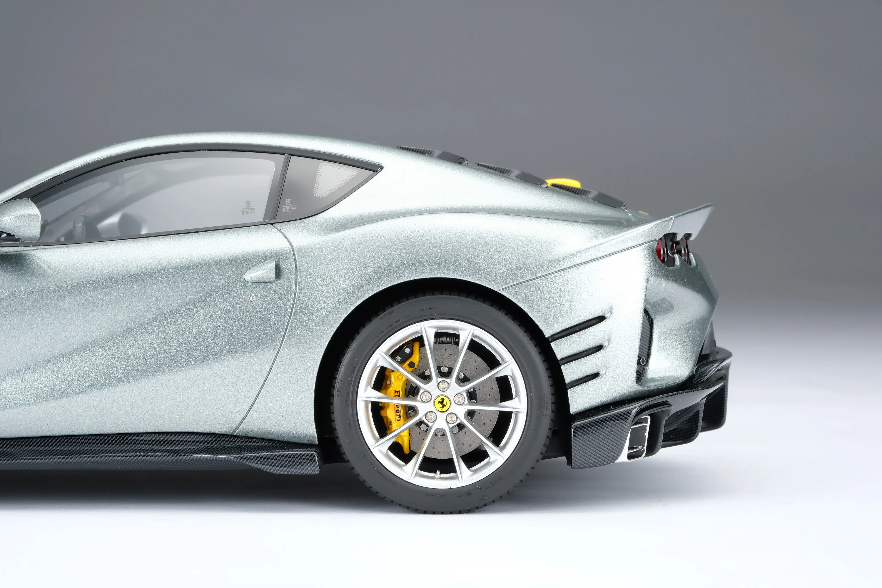 Ferrari 812 Competizione - Image 13