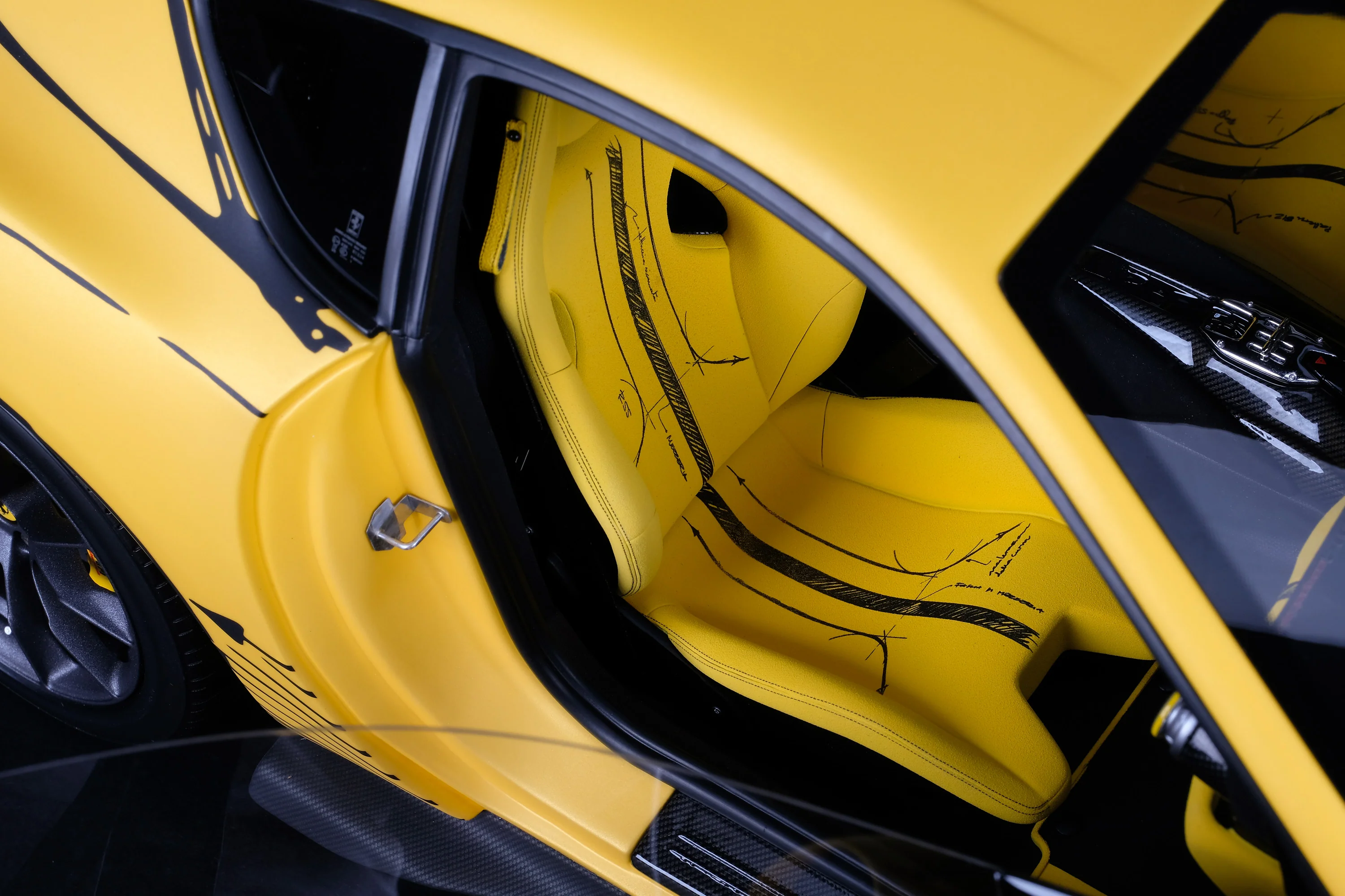 Ferrari 812 Competizione & Competizione A - Tailor Made - Image 5