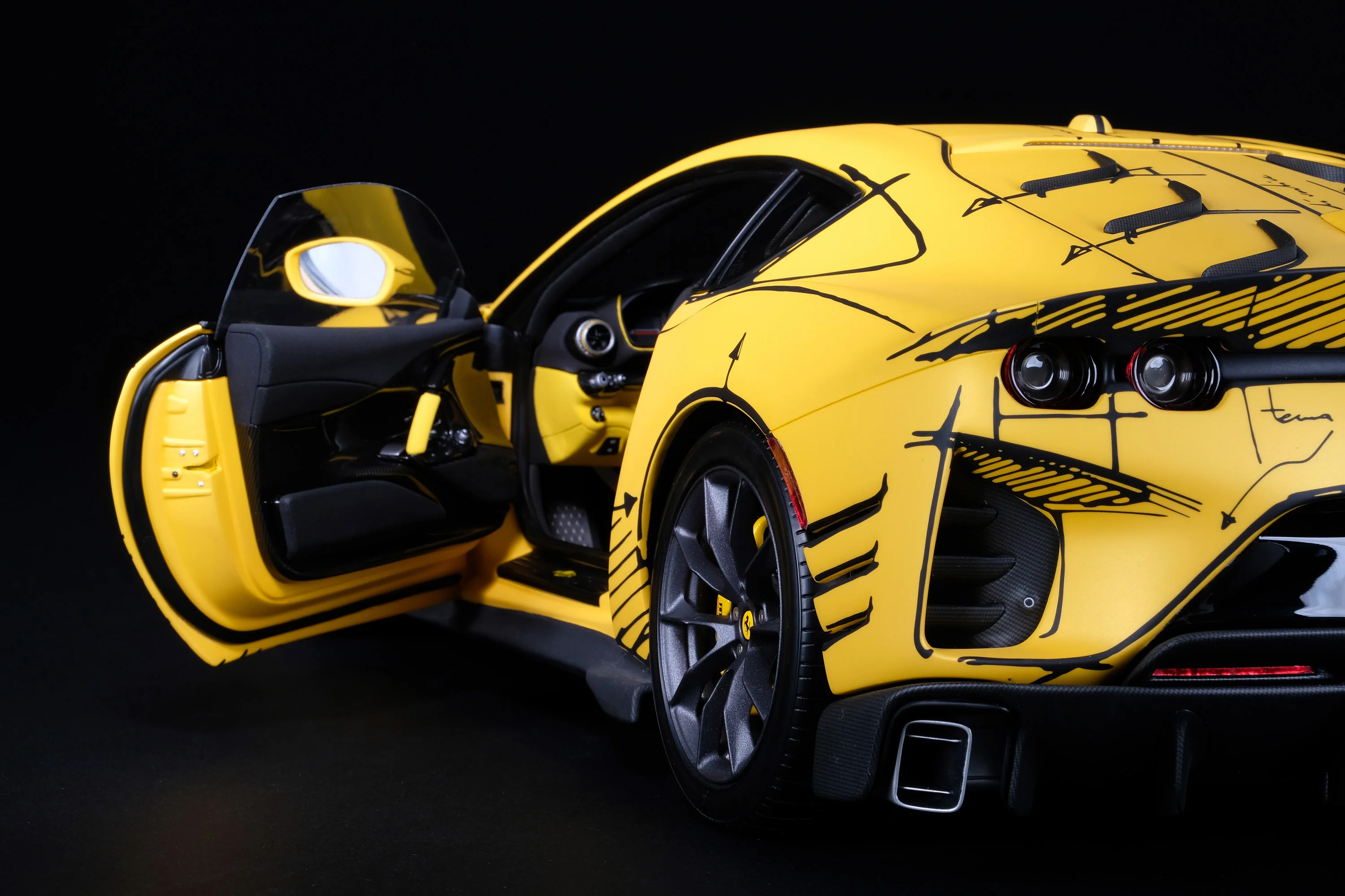 Ferrari 812 Competizione & Competizione A - Tailor Made - Image 6