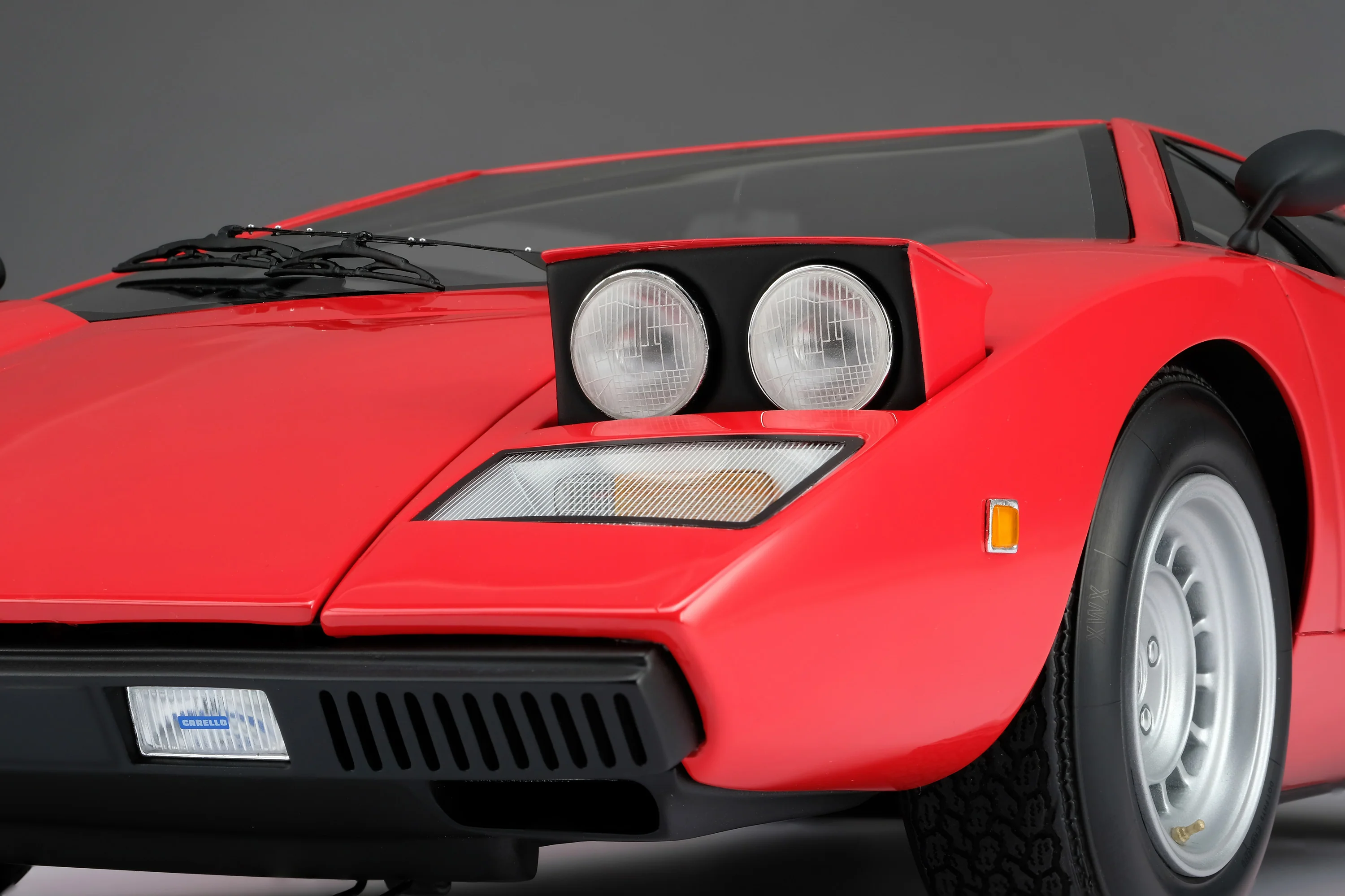 Lamborghini Countach LP400 (1974) in Rosso at 1:8 scale - Image 11