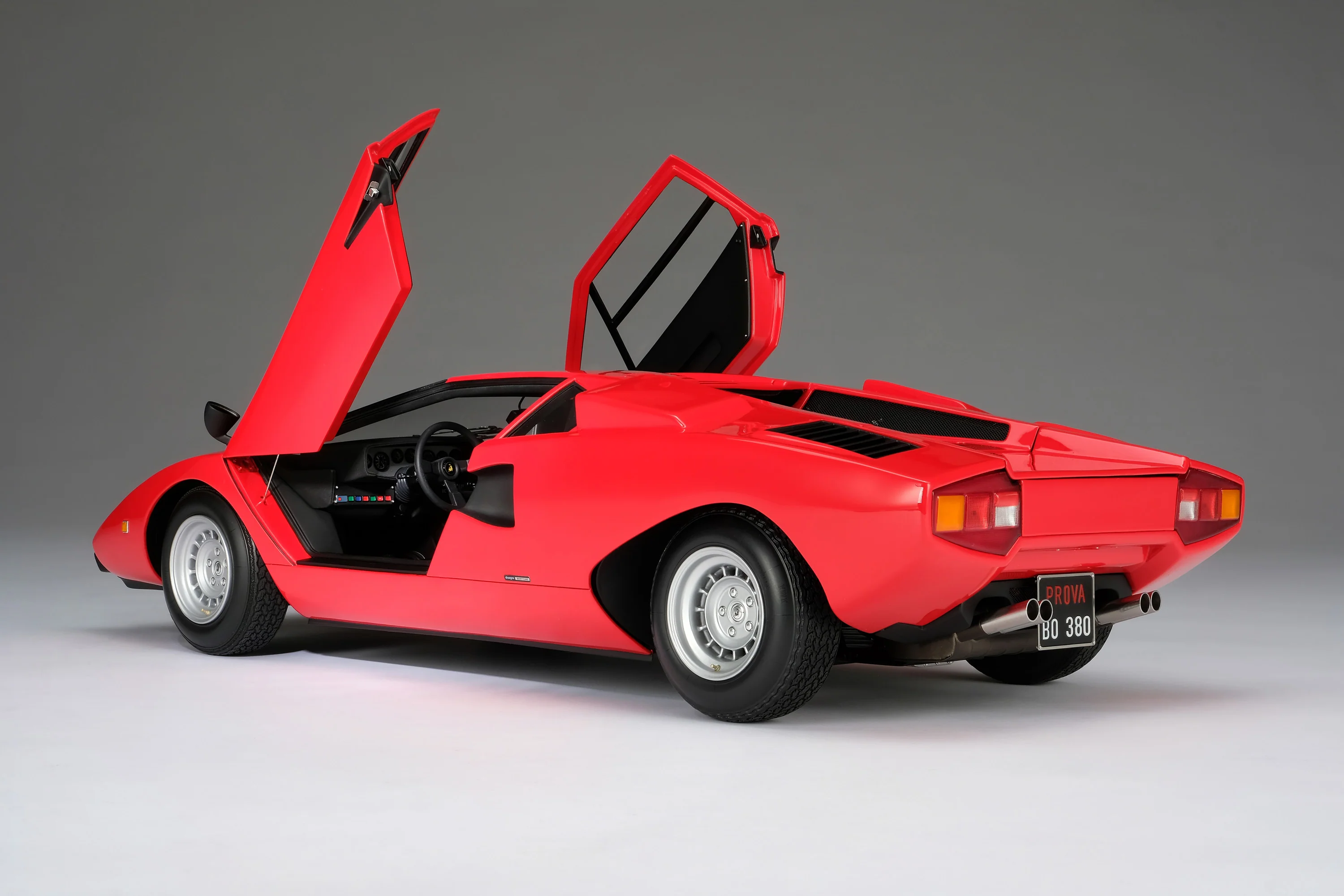 Lamborghini Countach LP400 (1974) in Rosso at 1:8 scale - Image 15