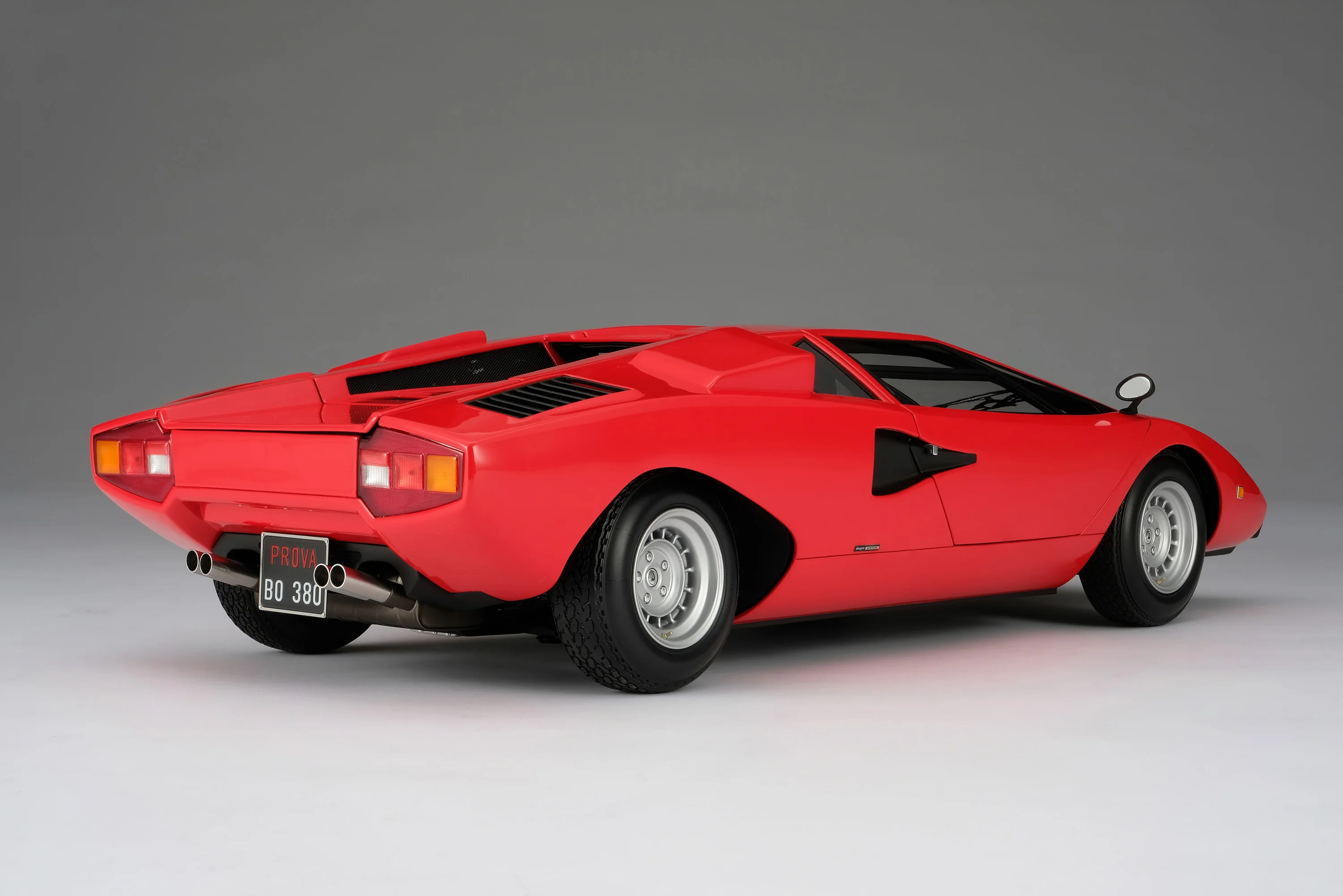 Lamborghini Countach LP400 (1974) in Rosso at 1:8 scale - Image 16