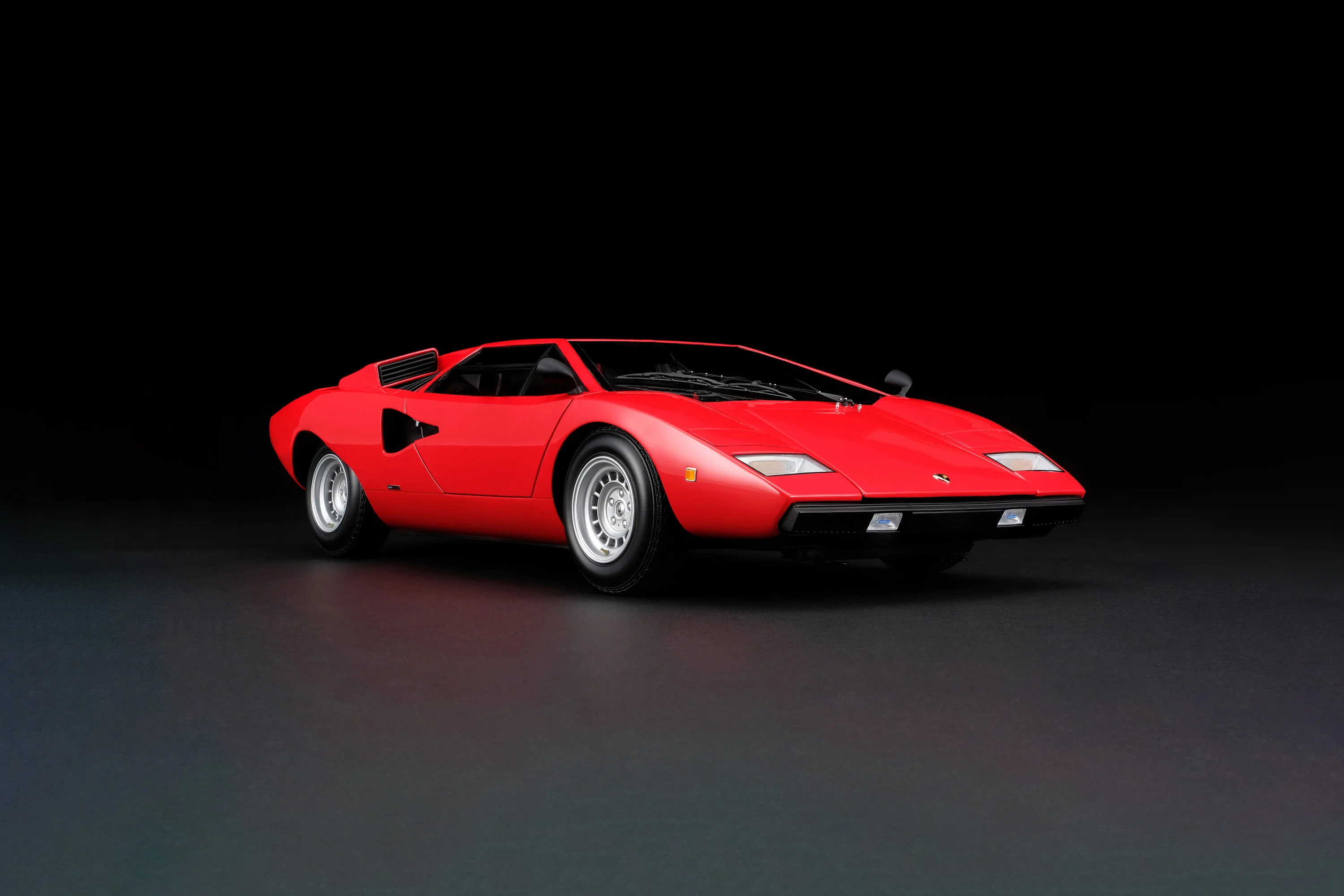 Lamborghini Countach LP400 (1974) in Rosso at 1:8 scale - Image 2