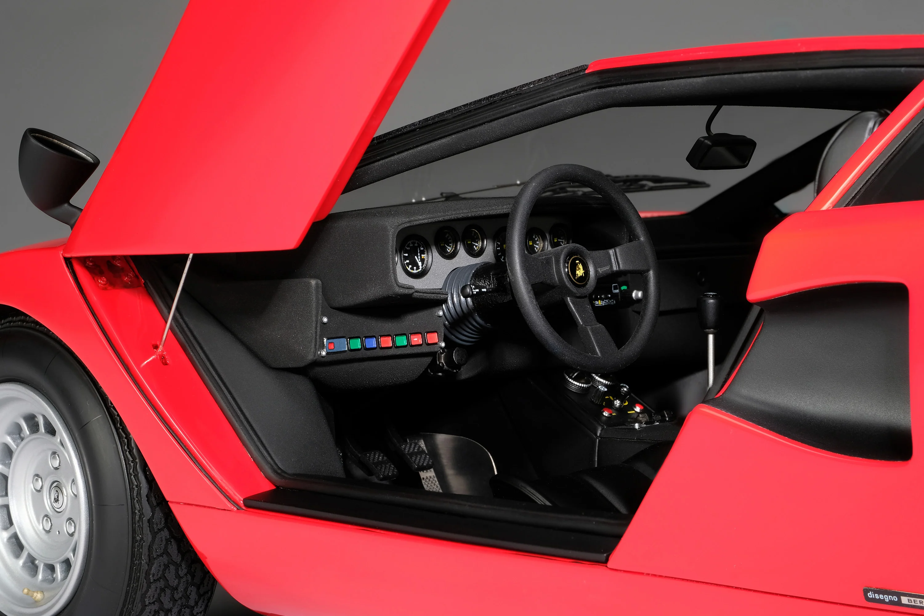 Lamborghini Countach LP400 (1974) in Rosso at 1:8 scale - Image 7