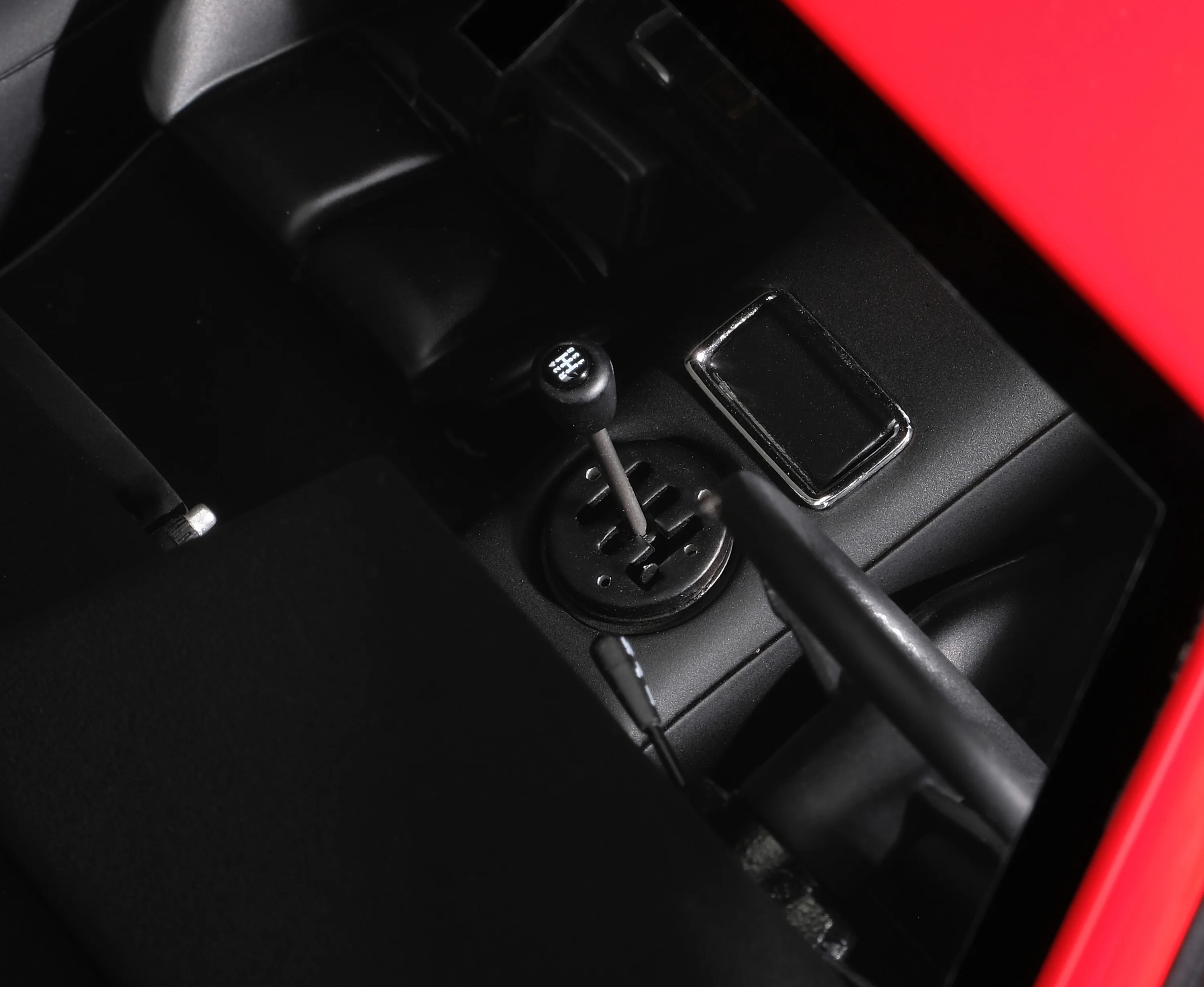 Lamborghini Countach LP400 (1974) in Rosso at 1:8 scale - Image 9