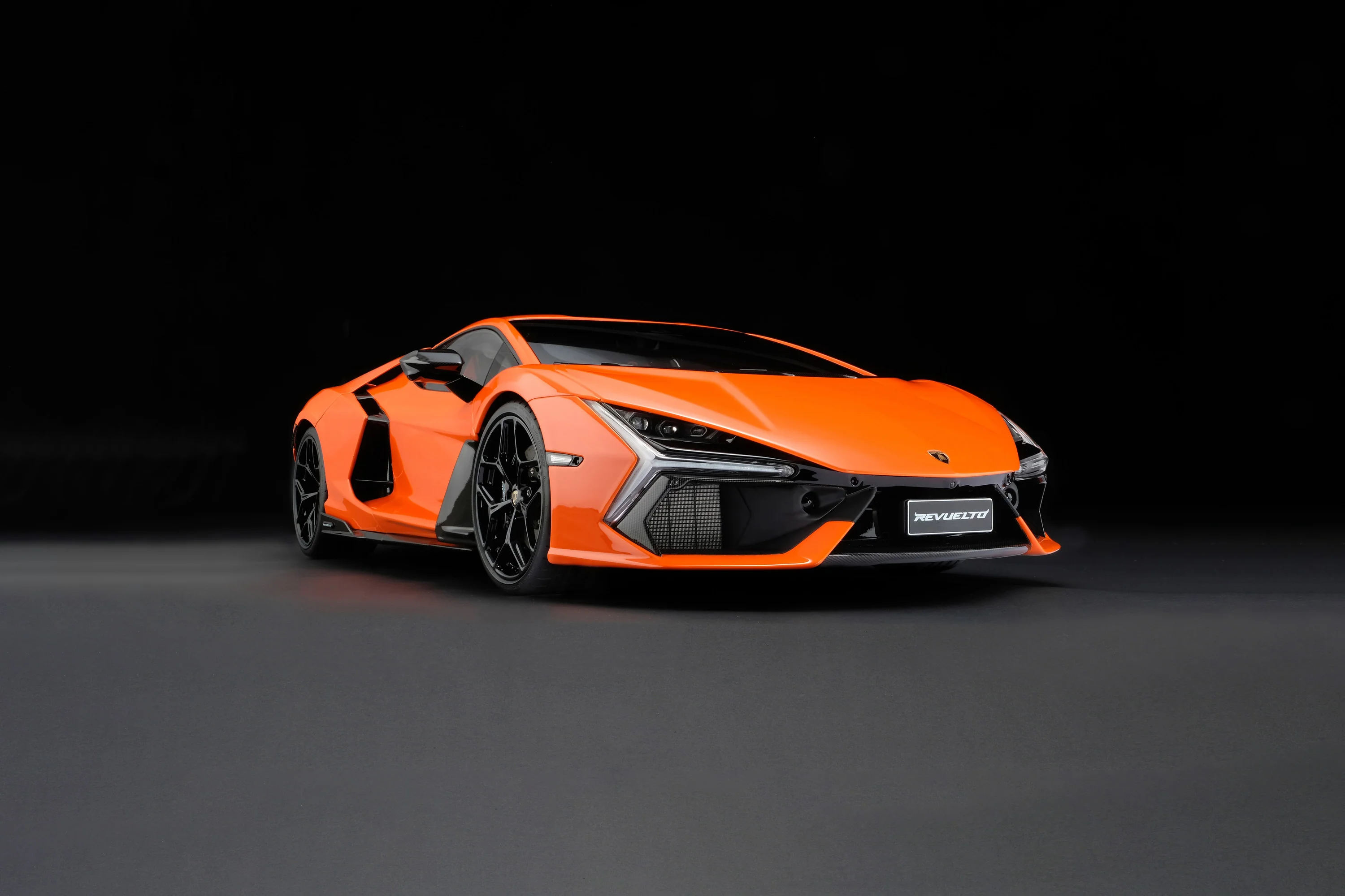 Lamborghini Revuelto (2023) - Image 2
