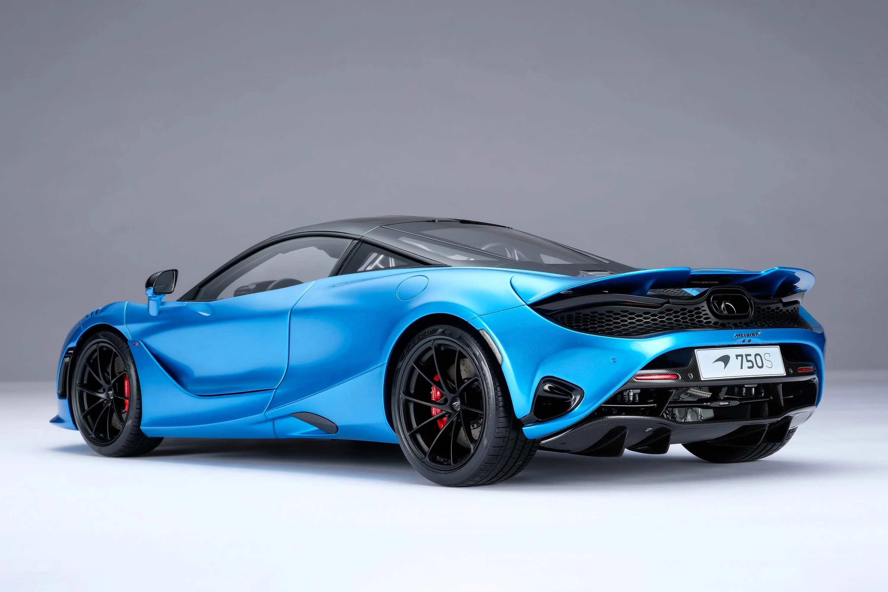 McLaren 750S Coupe (2023) - Image 14