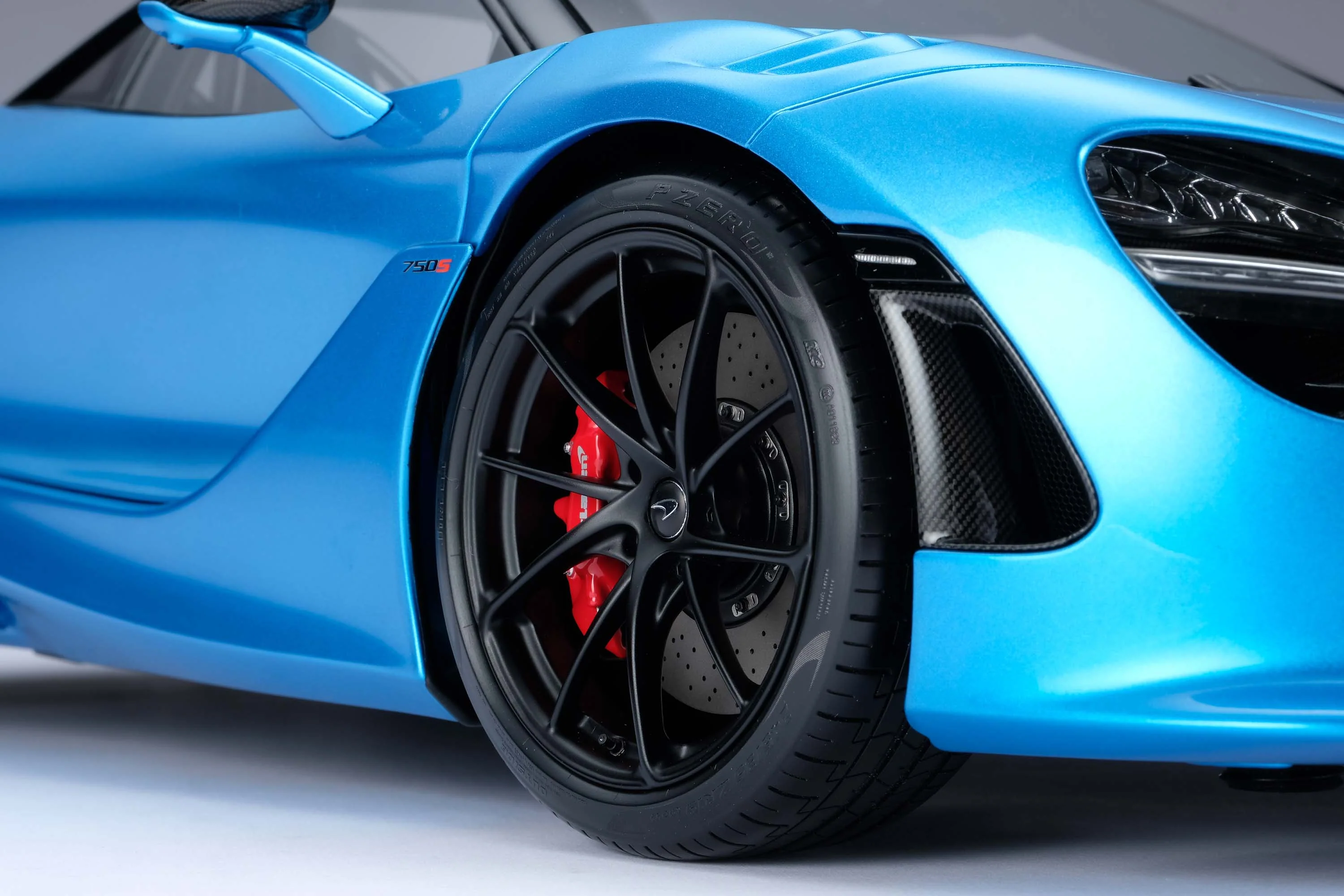 McLaren 750S Coupe (2023) - Image 24