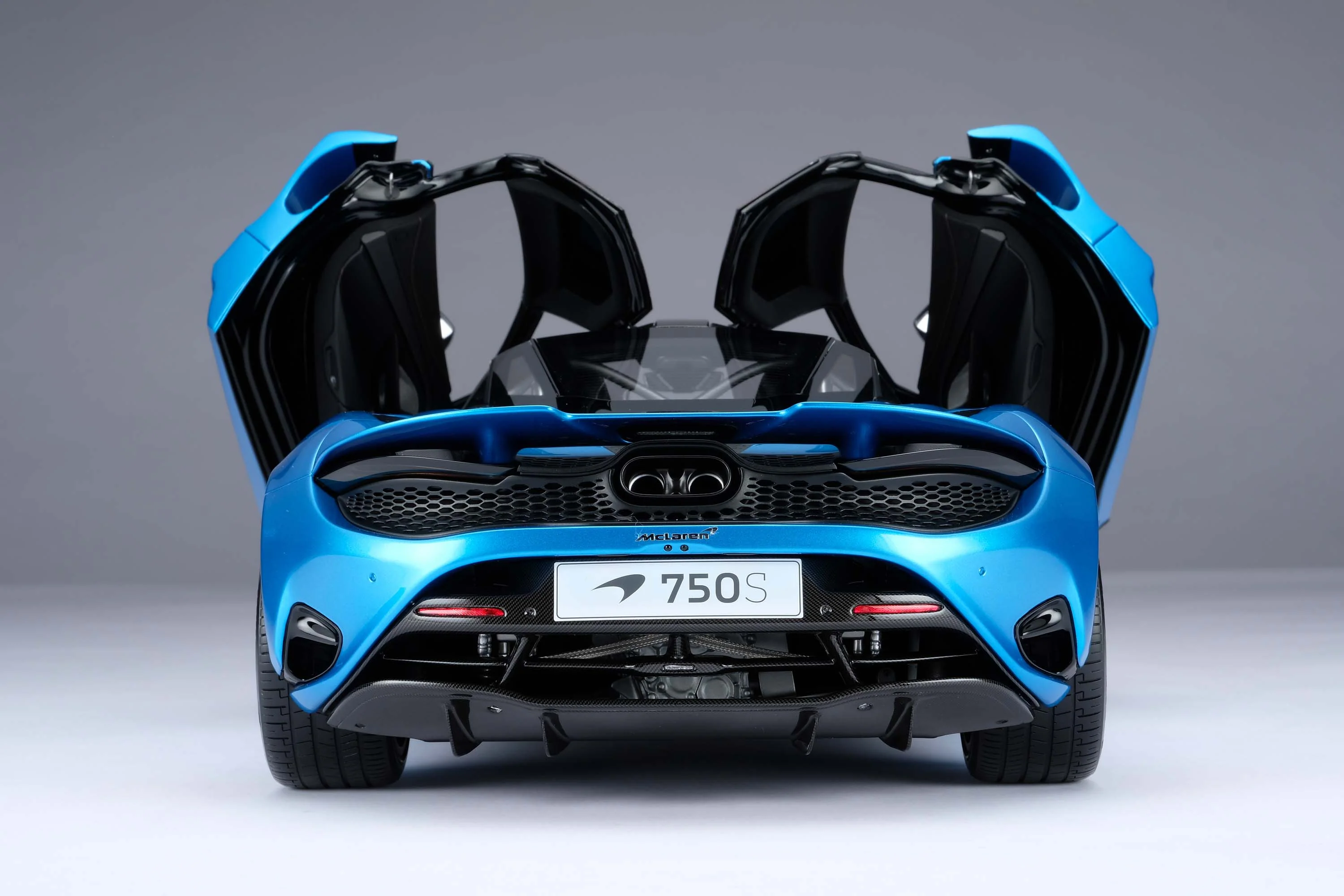 McLaren 750S Coupe (2023) - Image 31