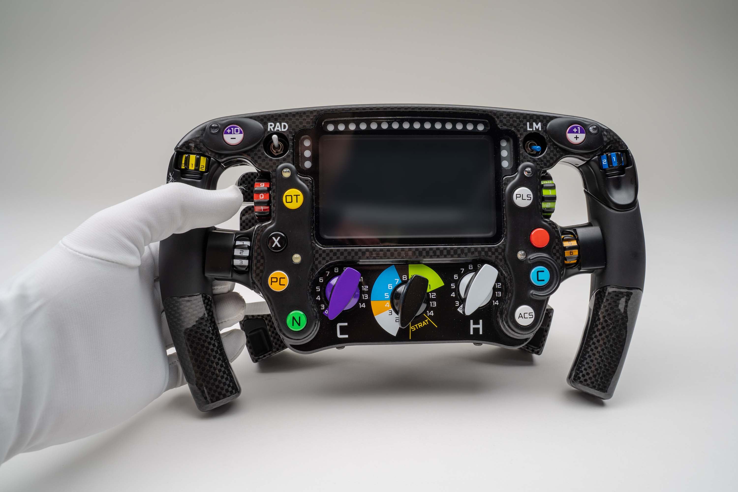 McLaren MCL38 Steering Wheel (2024) - Image 4