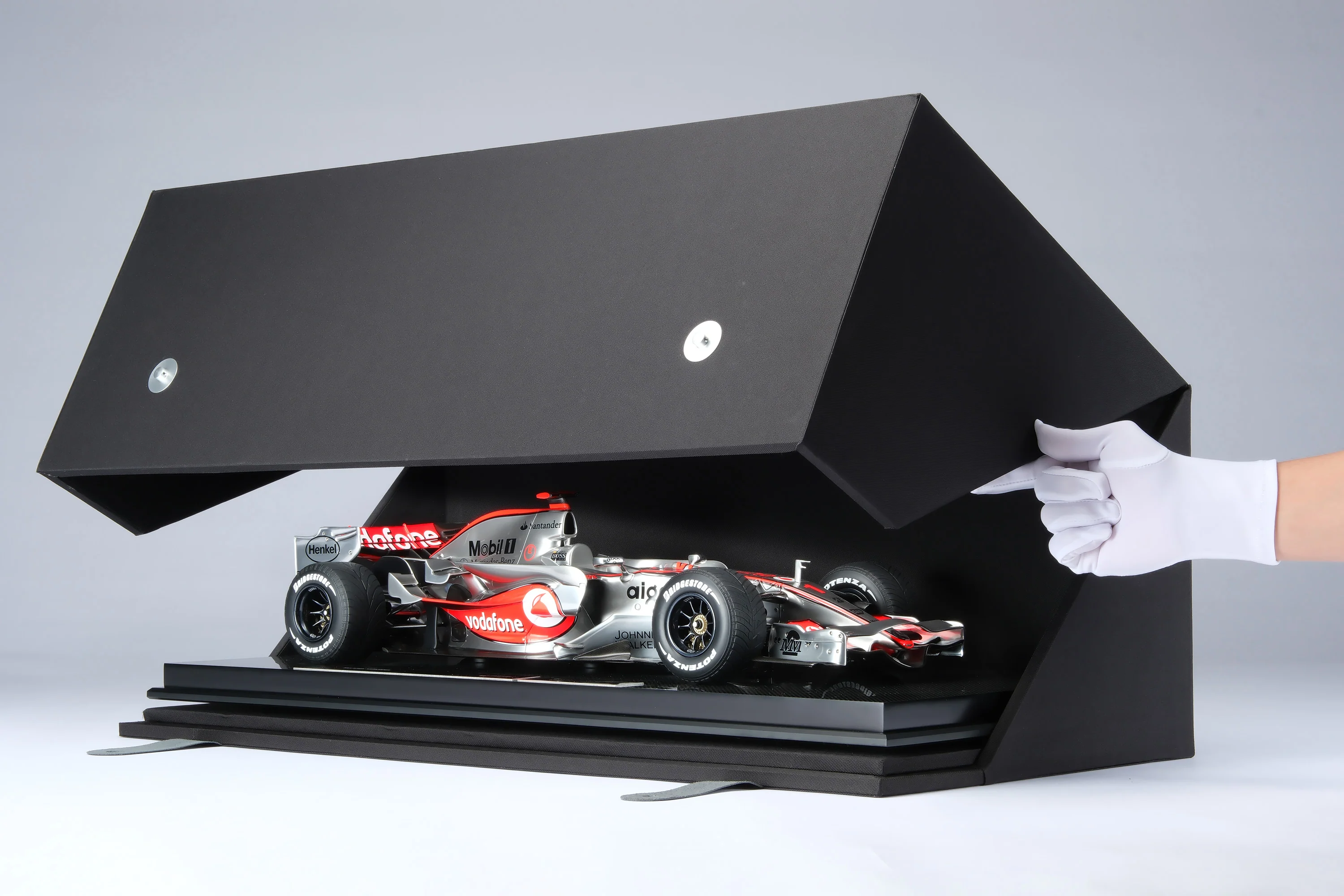McLaren MP4-22 - 2007 European Grand Prix - Alonso - Image 15
