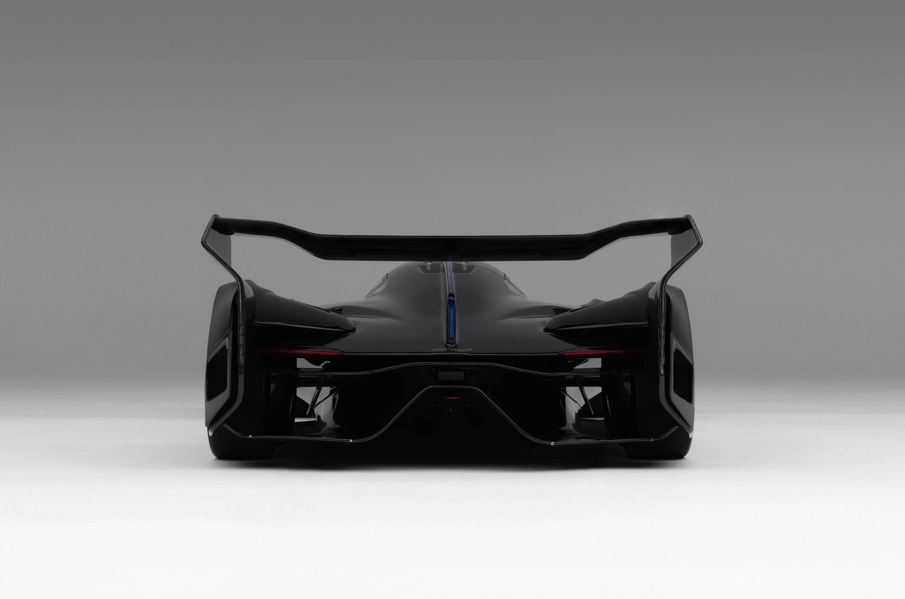 McLaren Ultimate Vision Gran Turismo (2017) - Signed Edition - Image 23