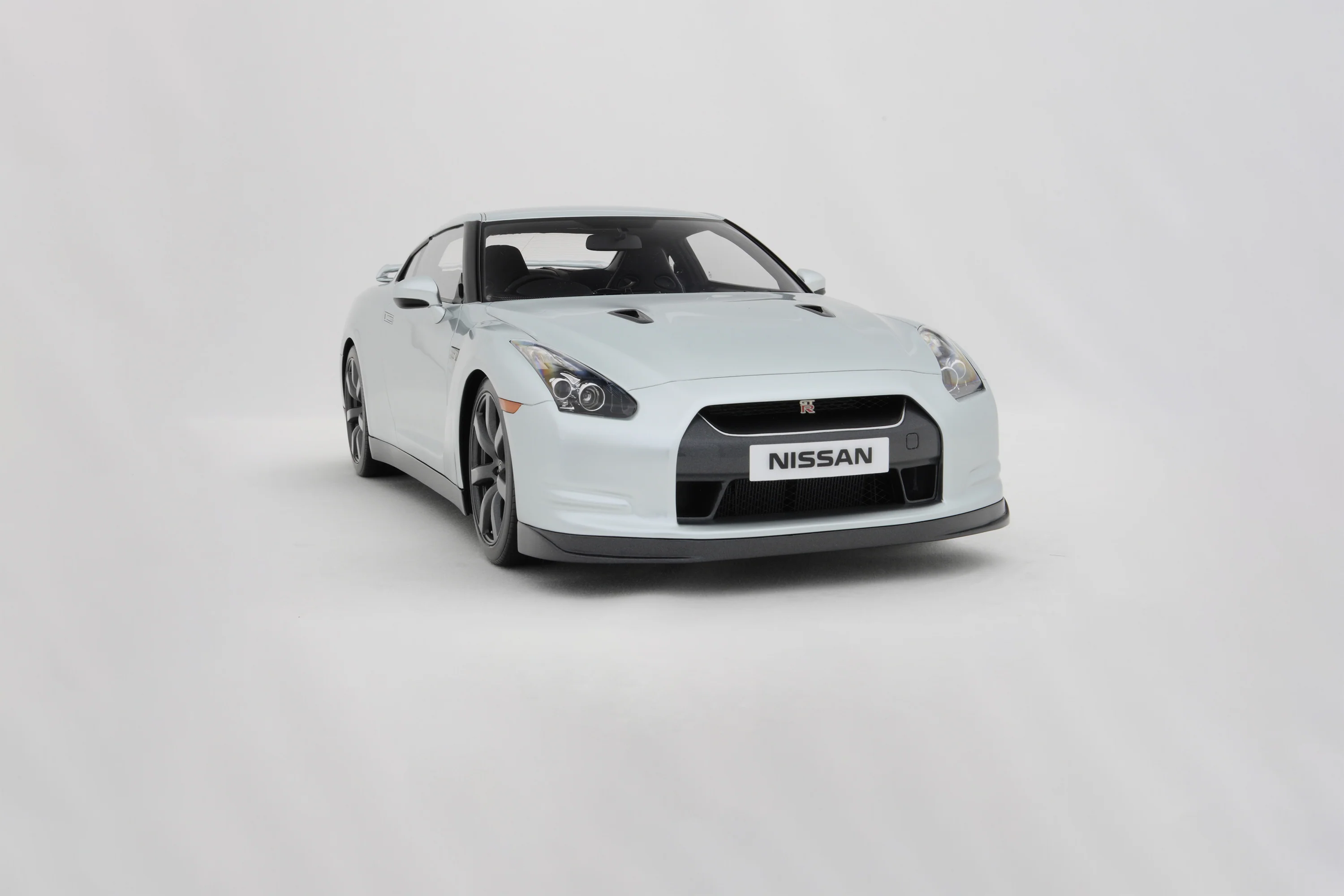 Nissan GT-R (2007) - Image 2