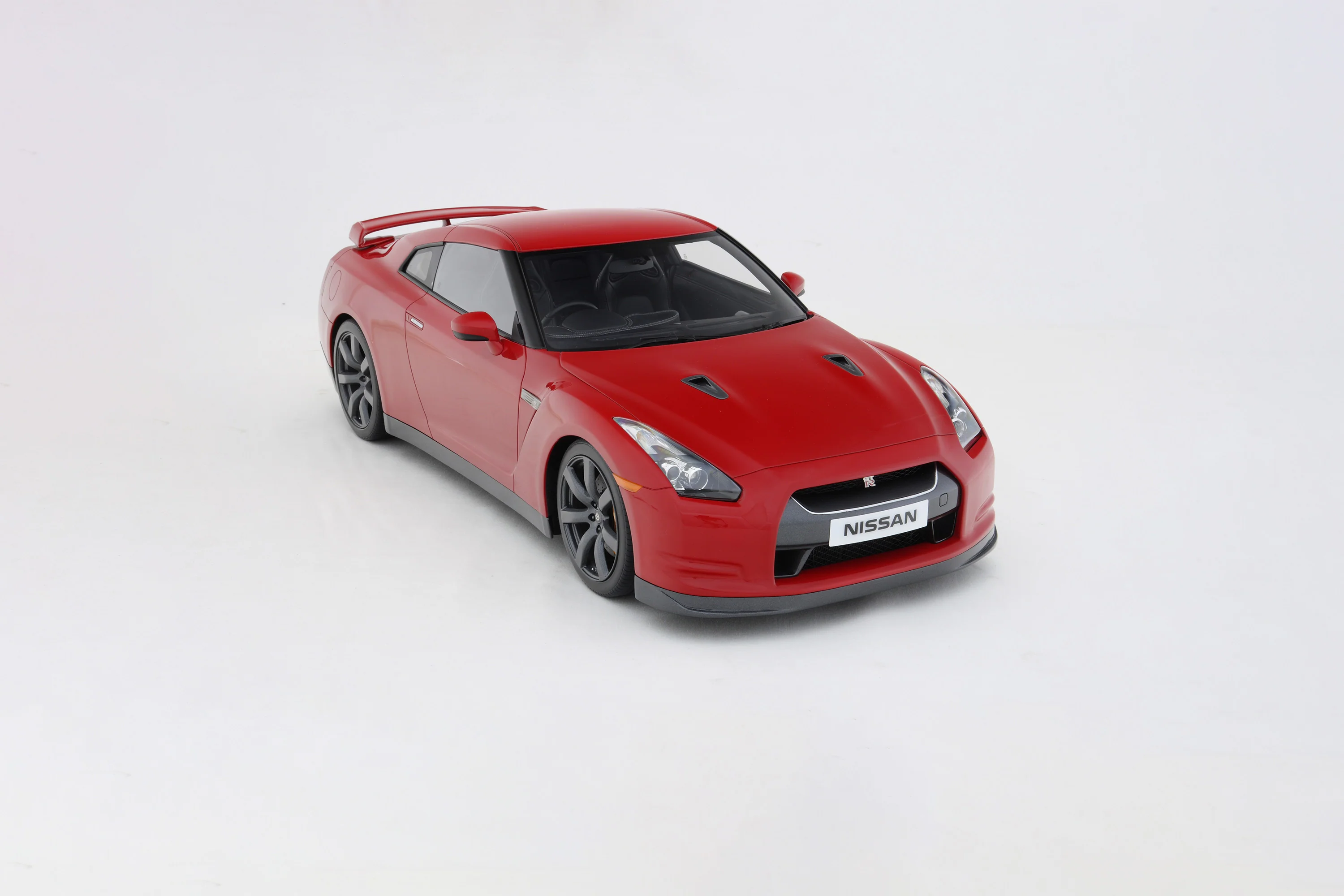 Nissan GT-R (2007) - Image 2