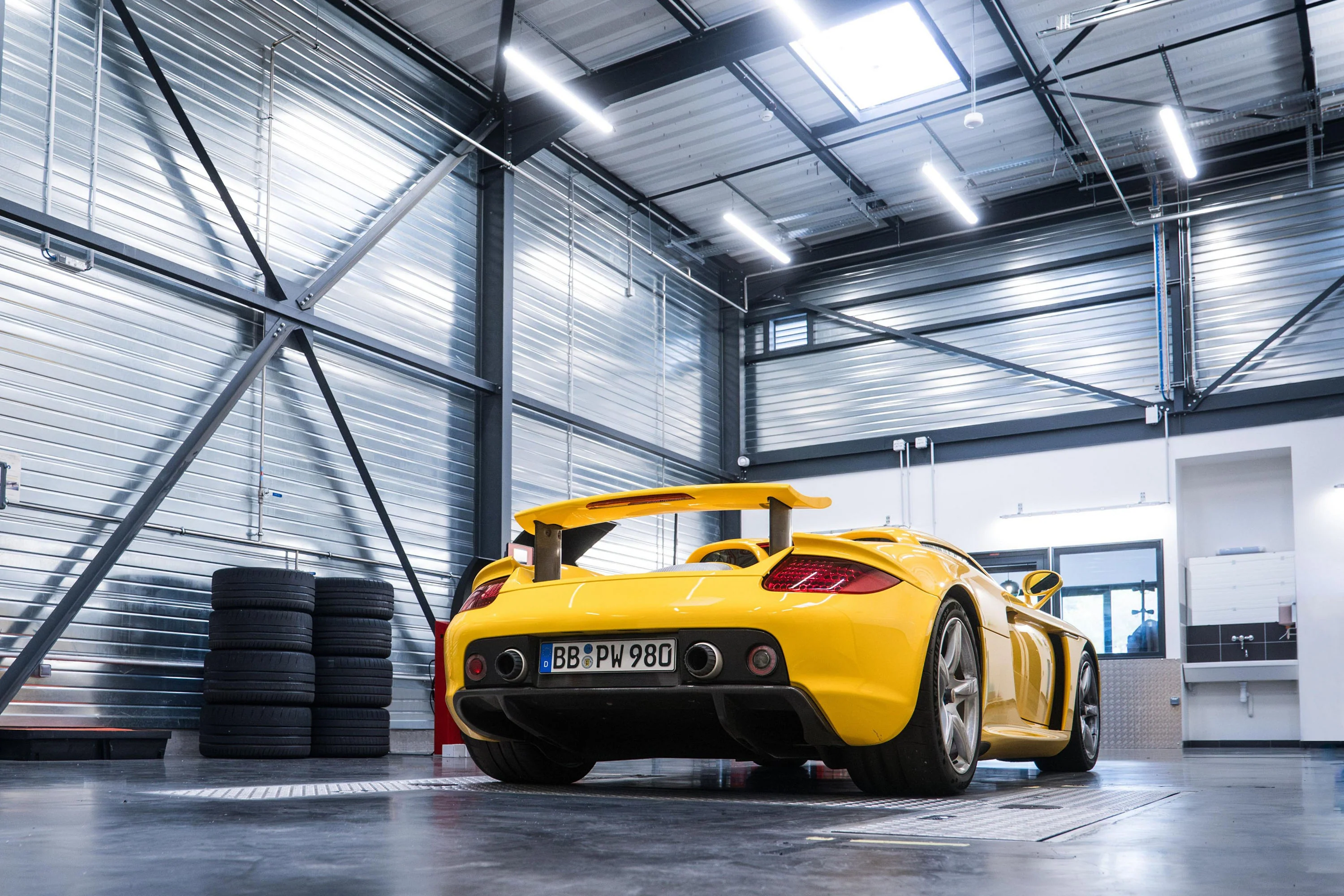 Porsche Carrera GT - Image 8